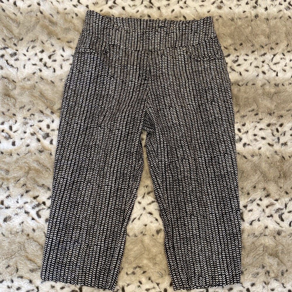 Westbound Pull On Capri Pants Womens Size 12P Rayon Stretch Black& White  Design